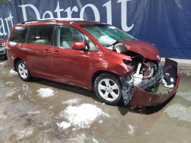 5TDKK3DC5BS155829 - 2011 TOYOTA SIENNA LE RED photo 4