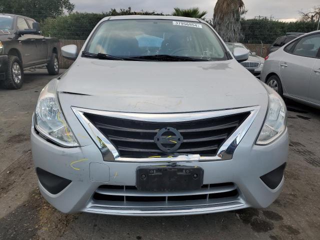 3N1CN7AP1HL888228 - 2017 NISSAN VERSA S SILVER photo 5