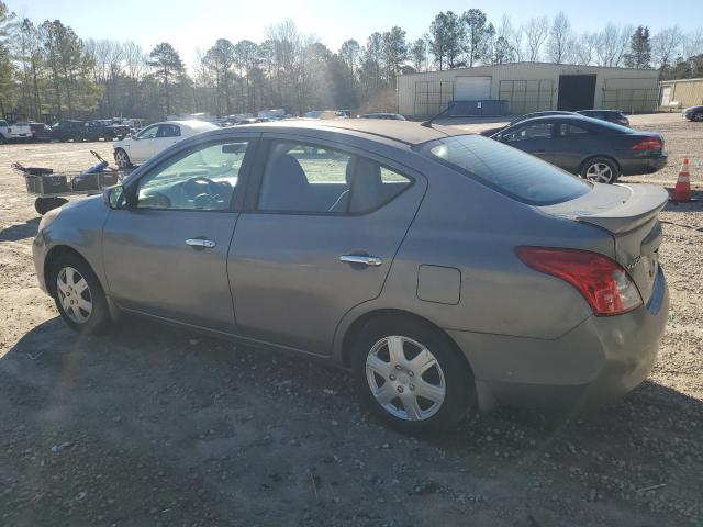 3N1CN7APXDL879585 - 2013 NISSAN VERSA S GRAY photo 2