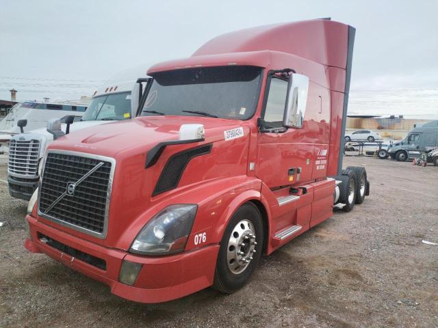 4V4NC9EH1FN912345 - 2015 VOLVO VN VNL RED photo 2