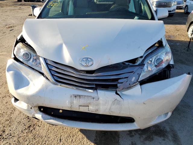 5TDDZ3DCXHS172915 - 2017 TOYOTA SIENNA XLE WHITE photo 12