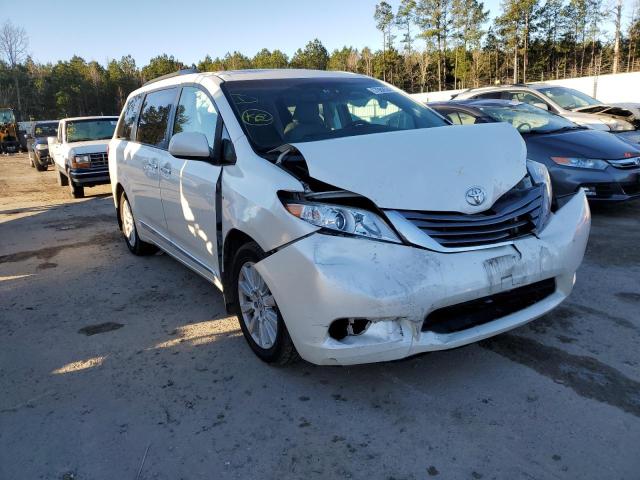 5TDDZ3DCXHS172915 - 2017 TOYOTA SIENNA XLE WHITE photo 4