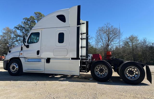 3AKJGLD55FSGP4031 - 2015 FREIGHTLINER CASCADIA 1 WHITE photo 3