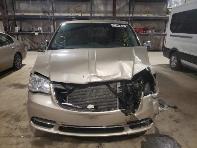 2C4RC1CG4ER425487 - 2014 CHRYSLER TOWN & COU TOURING L GOLD photo 5