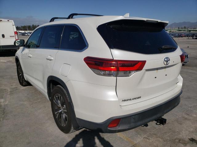 5TDBZRFH5JS812229 - 2018 TOYOTA HIGHLANDER LE WHITE photo 2