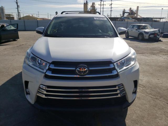 5TDBZRFH5JS812229 - 2018 TOYOTA HIGHLANDER LE WHITE photo 5