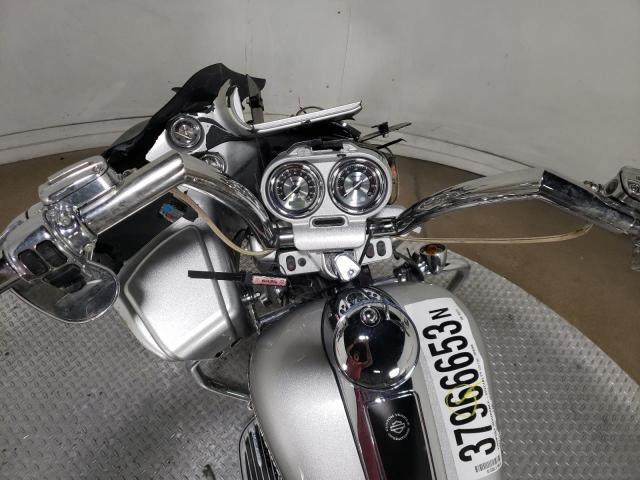 1HD1PV8189Y955278 - 2009 HARLEY-DAVIDSON FLTRSE3 SILVER photo 9