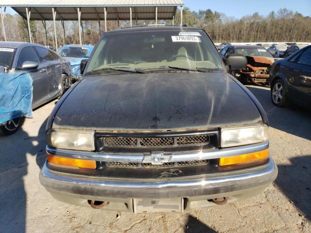 1GNDT13W4Y2127792 - 2000 CHEVROLET BLAZER BLACK photo 5