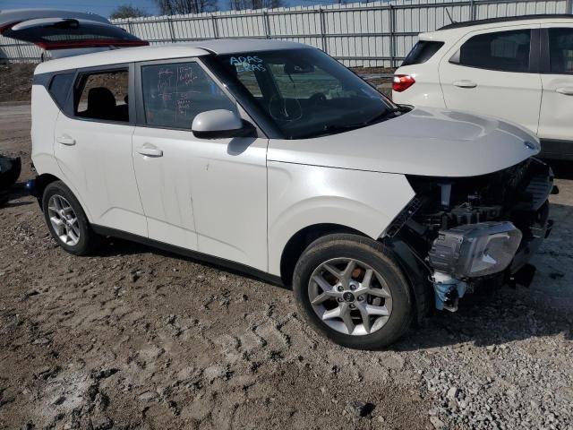 KNDJ23AU4L7732810 - 2020 KIA SOUL LX WHITE photo 4