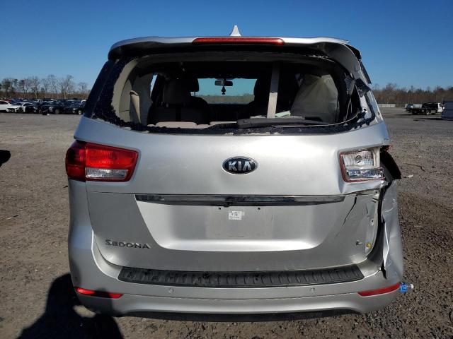 KNDMB5C10G6112012 - 2016 KIA SEDONA LX SILVER photo 6