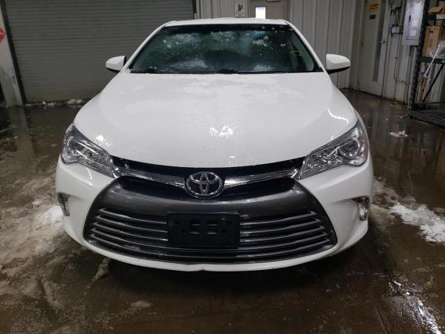 4T1BF1FK4HU407373 - 2017 TOYOTA CAMRY LE WHITE photo 5