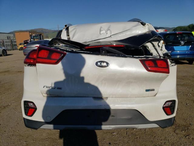 KNDCB3LC8L5369677 - 2020 KIA NIRO LX WHITE photo 6