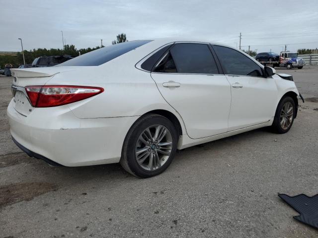 4T1BF1FK9FU071569 - 2015 TOYOTA CAMRY LE WHITE photo 3