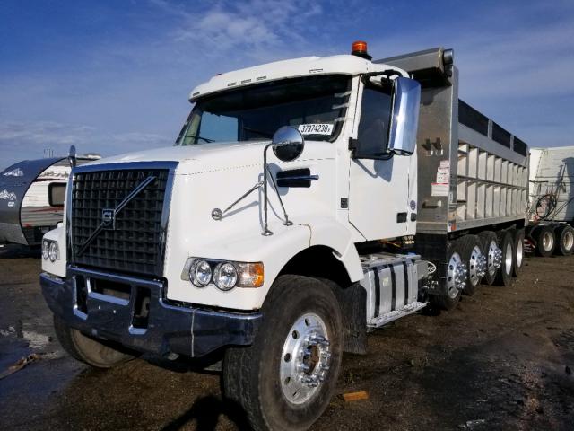 4V5K99EJ9HN989452 - 2017 VOLVO VHD  photo 2