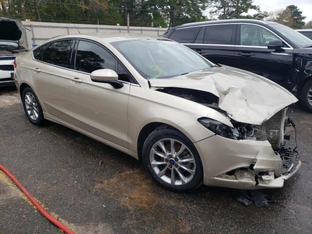 3FA6P0H77HR392998 - 2017 FORD FUSION SE GOLD photo 4