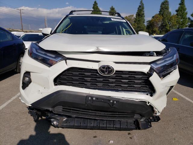 2T3C1RFVXNW225904 - 2022 TOYOTA RAV4 XLE PREMIUM WHITE photo 5