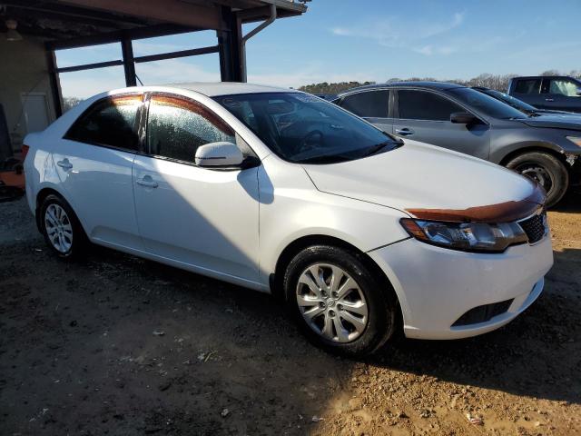 KNAFU4A29D5729268 - 2013 KIA FORTE EX WHITE photo 4