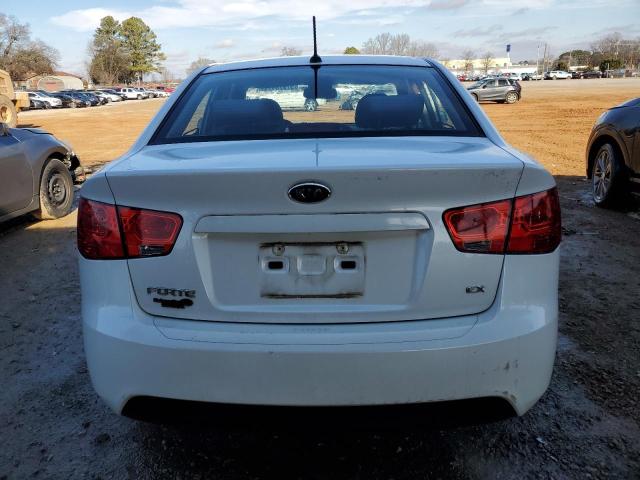 KNAFU4A29D5729268 - 2013 KIA FORTE EX WHITE photo 6