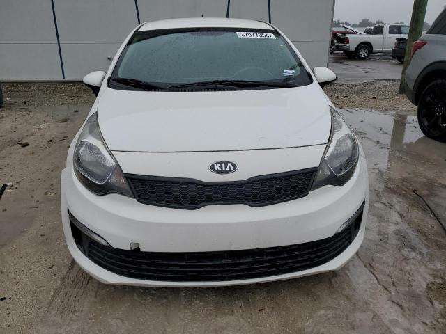 KNADM4A3XG6638640 - 2016 KIA RIO LX WHITE photo 5