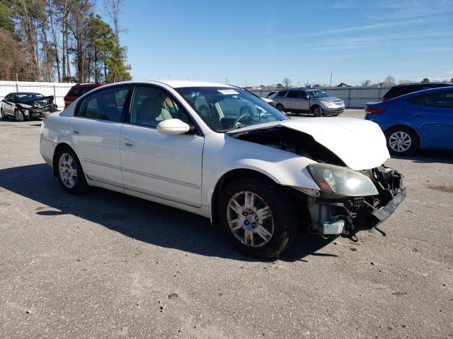 1N4AL11D05C321714 - 2005 NISSAN ALTIMA S WHITE photo 4