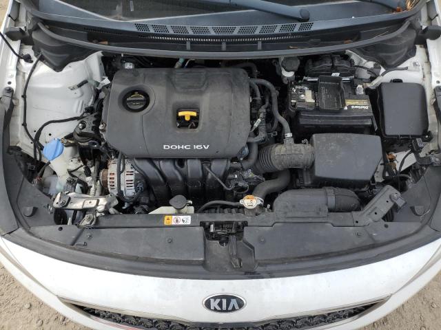 3KPFL4A77JE173821 - 2018 KIA FORTE LX WHITE photo 11