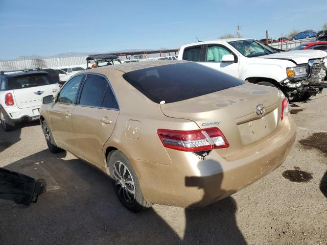 4T1BF3EK8BU725632 - 2011 TOYOTA CAMRY BASE GOLD photo 2