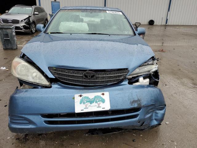 4T1BE30K83U695382 - 2003 TOYOTA CAMRY LE BLUE photo 5