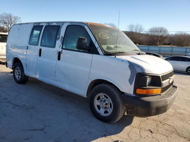 1GCFG15X151180737 - 2005 CHEVROLET EXPRESS G1 WHITE photo 4