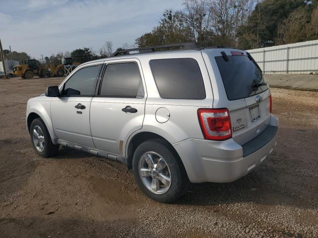 1FMCU9D75CKB18689 - 2012 FORD ESCAPE XLT SILVER photo 2