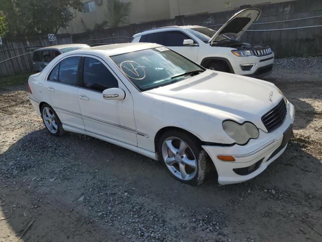 WDBRF52H66A834555 - 2006 MERCEDES-BENZ C 230 WHITE photo 4