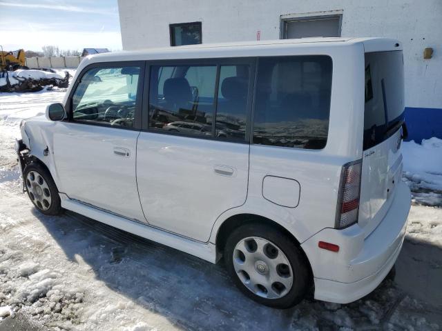 JTLKT334054025226 - 2005 TOYOTA SCION XB WHITE photo 2