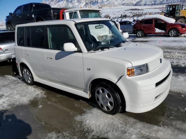 JTLKT334054025226 - 2005 TOYOTA SCION XB WHITE photo 4