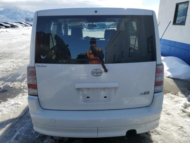 JTLKT334054025226 - 2005 TOYOTA SCION XB WHITE photo 6