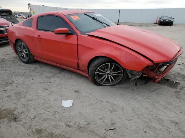 1ZVBP8AMXD5219302 - 2013 FORD MUSTANG RED photo 4