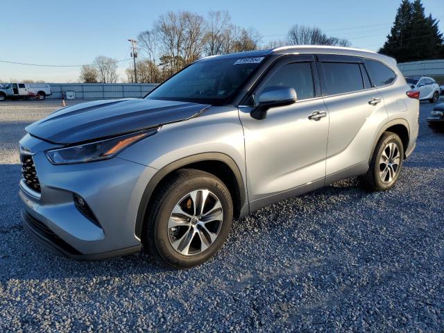 5TDGZRAH1MS056559 - 2021 TOYOTA HIGHLANDER XLE SILVER photo 1