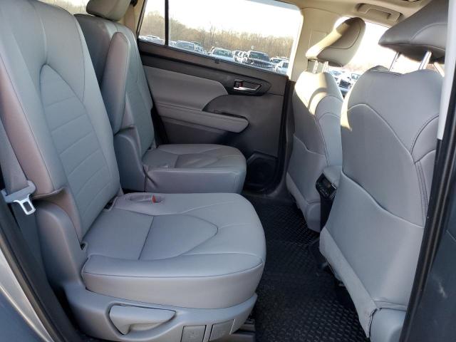 5TDGZRAH1MS056559 - 2021 TOYOTA HIGHLANDER XLE SILVER photo 11