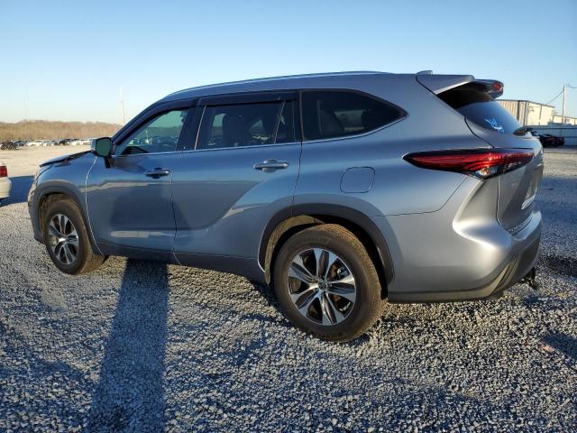 5TDGZRAH1MS056559 - 2021 TOYOTA HIGHLANDER XLE SILVER photo 2