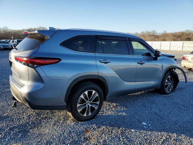 5TDGZRAH1MS056559 - 2021 TOYOTA HIGHLANDER XLE SILVER photo 3