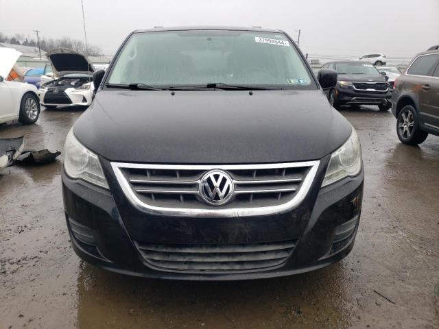 2V4RW3DG8BR642589 - 2011 VOLKSWAGEN ROUTAN SE BLACK photo 5