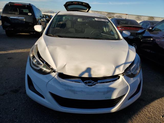 5NPDH4AE8GH667536 - 2016 HYUNDAI ELANTRA SE WHITE photo 5