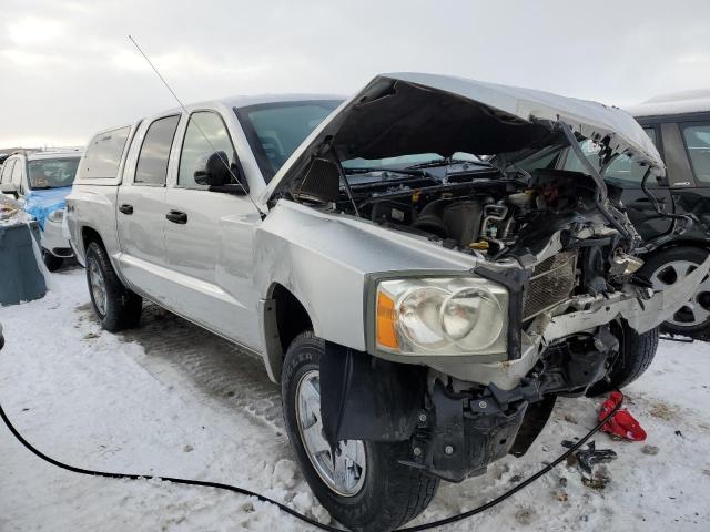 1D7HW48J35S298700 - 2005 DODGE DAKOTA QUAD SLT SILVER photo 4