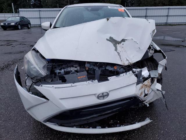 3MYDLBZV3GY103871 - 2016 TOYOTA SCION IA WHITE photo 5