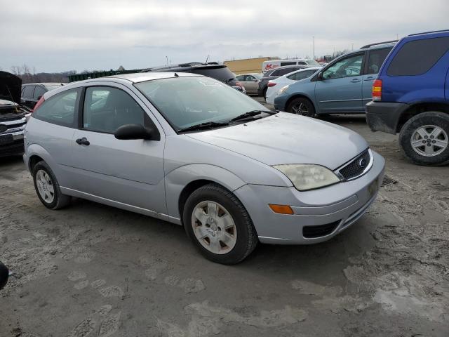 1FAFP31N27W278803 - 2007 FORD FOCUS ZX3 SILVER photo 4