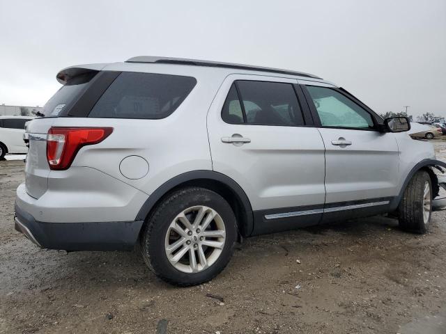 1FM5K7D84HGE40889 - 2017 FORD EXPLORER XLT SILVER photo 3