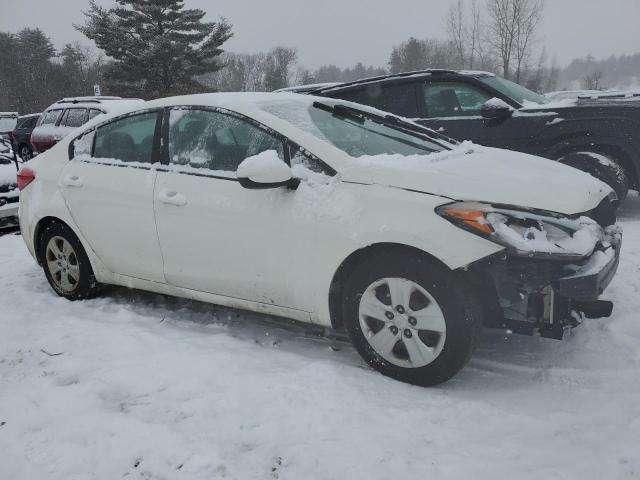 KNAFK4A60G5616578 - 2016 KIA FORTE LX WHITE photo 4