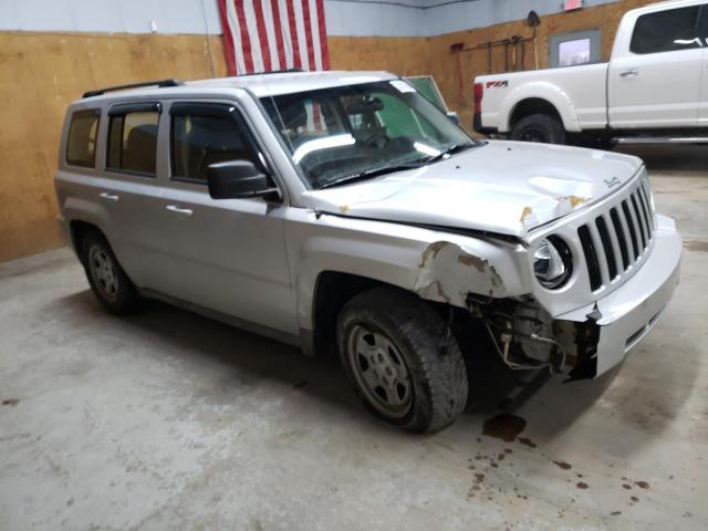 1J4NF2GB1AD657871 - 2010 JEEP PATRIOT SPORT SILVER photo 4