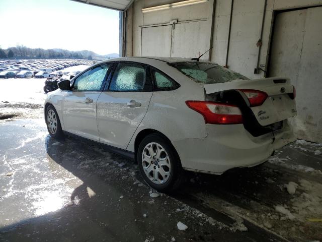 1FAHP3F27CL470012 - 2012 FORD FOCUS SE WHITE photo 2