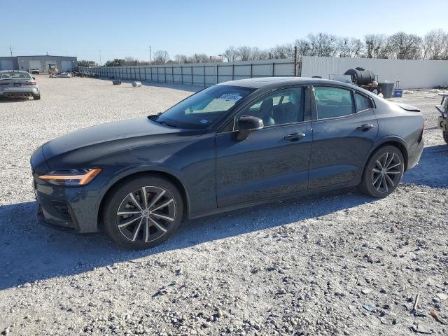 7JRL12FZ0NG160505 - 2022 VOLVO S60 B5 MOMENTUM GRAY photo 1