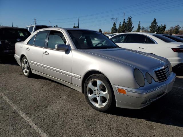 WDBJF65J92B455832 - 2002 MERCEDES-BENZ E 320 GRAY photo 4