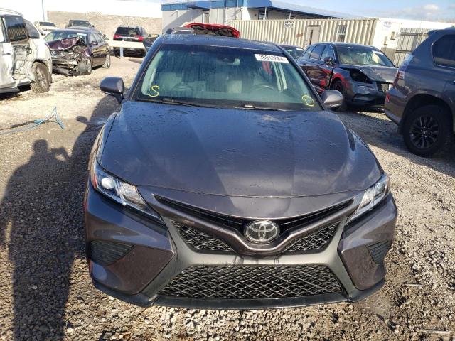 4T1M11AK6LU398036 - 2020 TOYOTA CAMRY SE GRAY photo 5